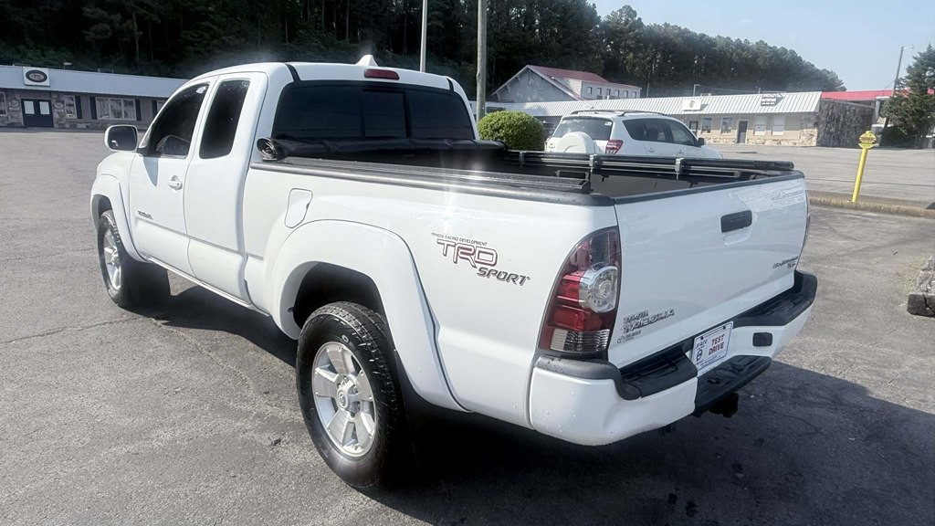2011 Toyota Tacoma Image 2