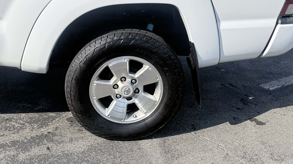 2011 Toyota Tacoma Image 3