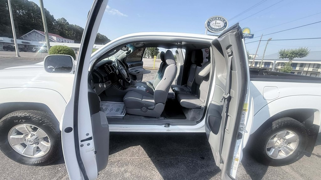 2011 Toyota Tacoma Image 6