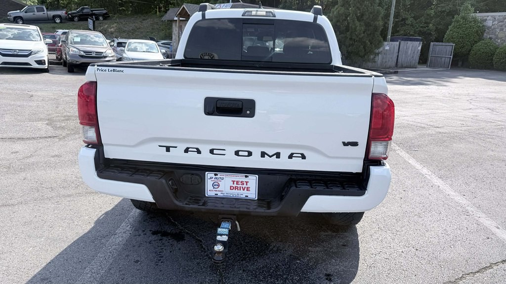2019 Toyota Tacoma Image 3