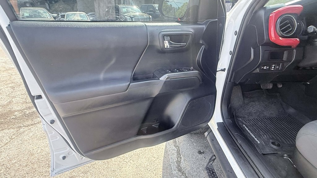 2019 Toyota Tacoma Image 8