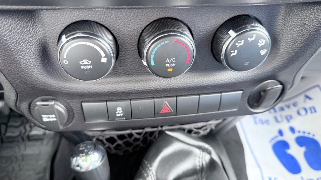 2016 Jeep Wrangler Image 24