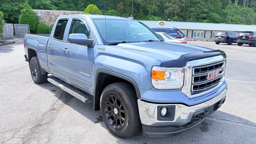 2015 GMC Sierra Image 2