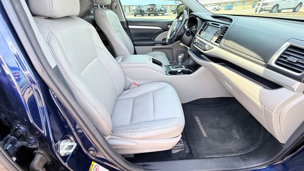 2014 Toyota Highlander Image 11