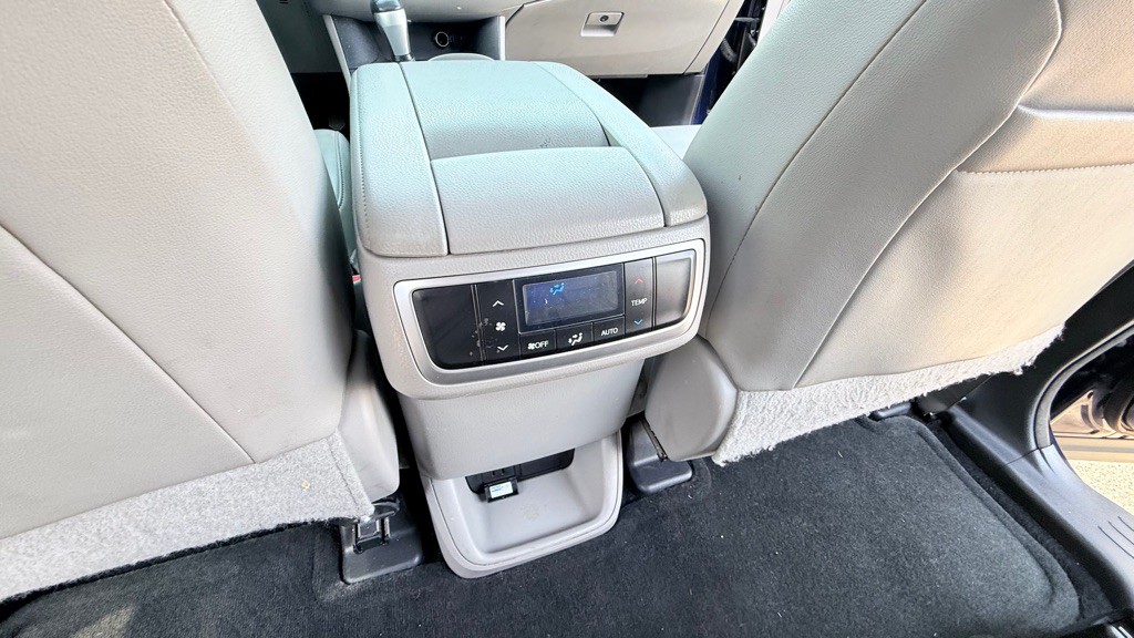 2014 Toyota Highlander Image 19