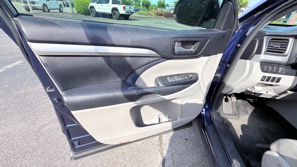 2014 Toyota Highlander Image 23