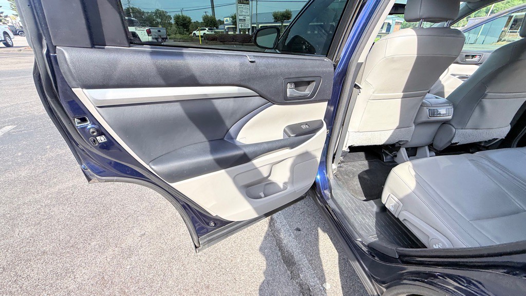 2014 Toyota Highlander Image 25