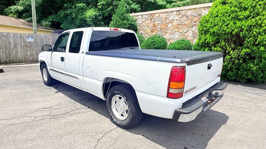 2003 GMC Sierra 1500 Image 3