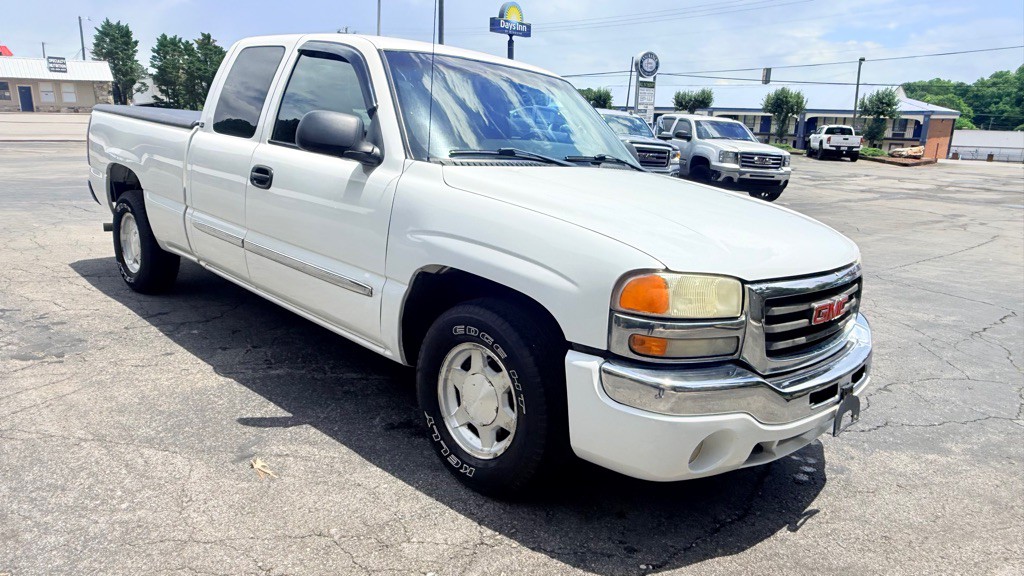 2003 GMC Sierra 1500 Image 8