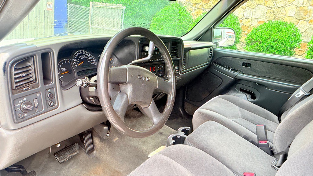 2003 GMC Sierra 1500 Image 9