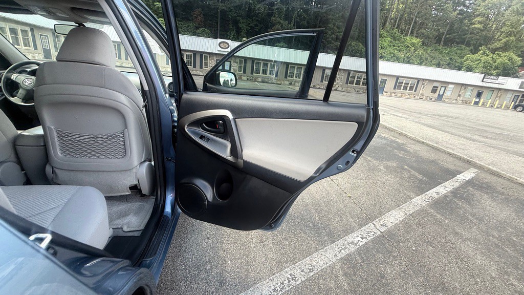 2011 Toyota Rav4 Image 21