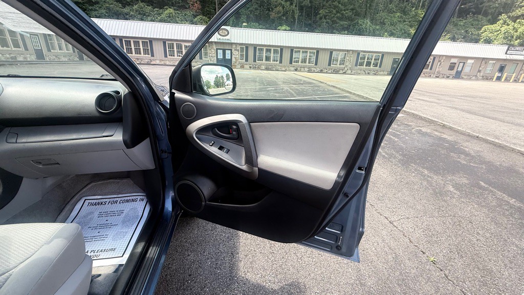 2011 Toyota Rav4 Image 22