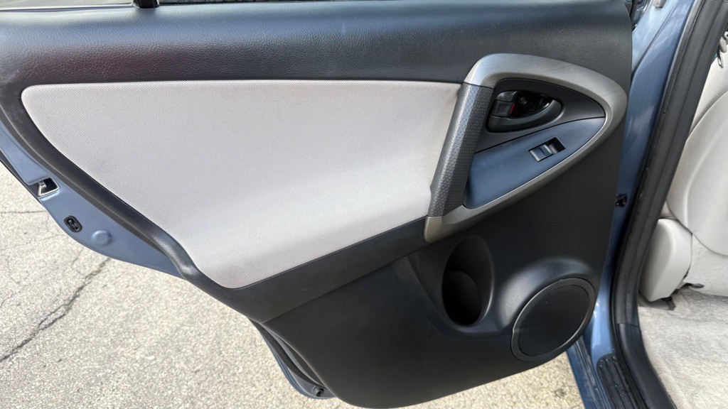 2011 Toyota Rav4 Image 24