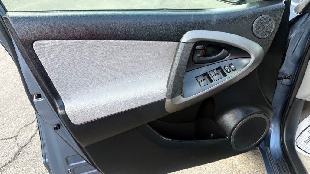 2011 Toyota Rav4 Image 25