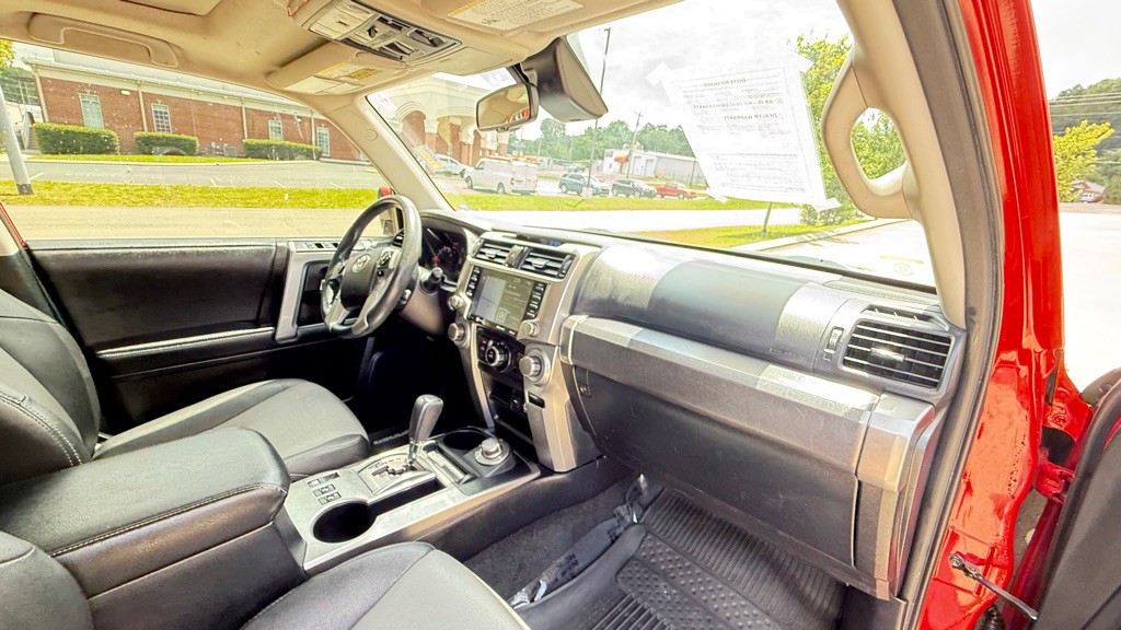 2020 Toyota 4Runner Image 9
