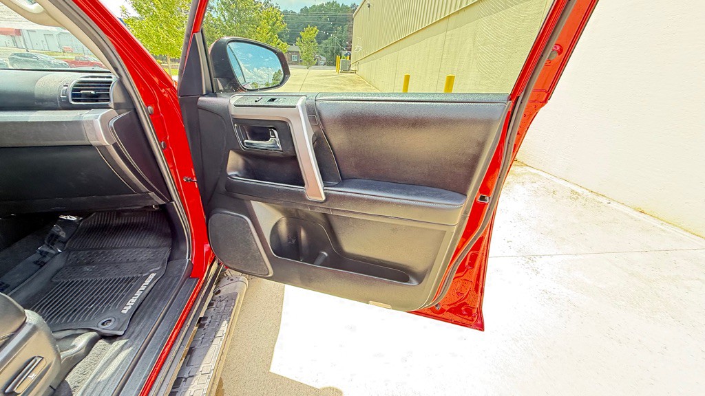 2020 Toyota 4Runner Image 30