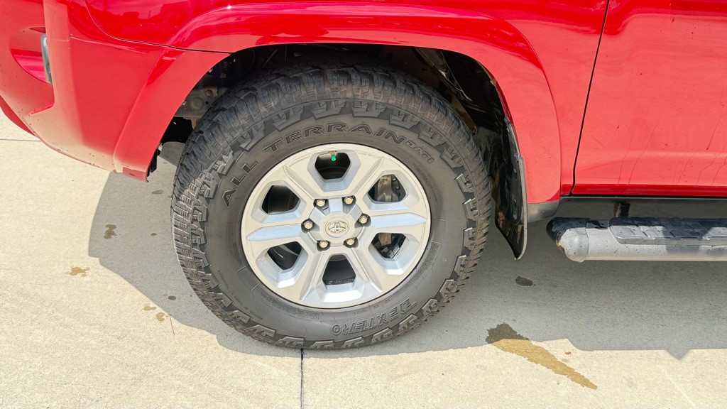 2020 Toyota 4Runner Image 32