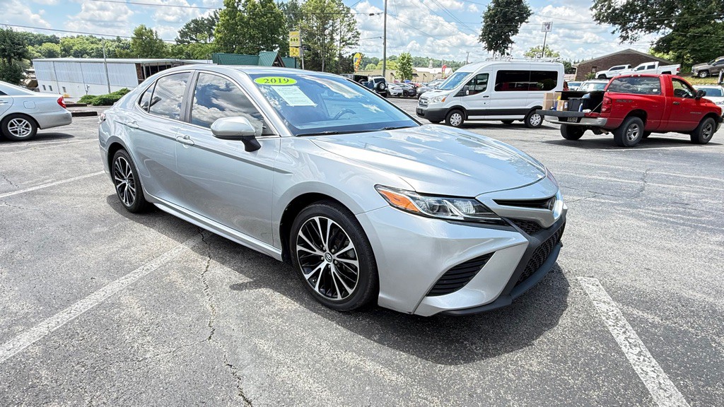 2019 Toyota Camry Image 3