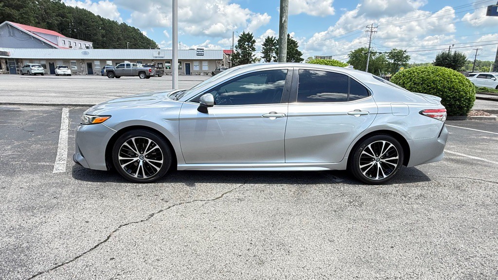 2019 Toyota Camry Image 6