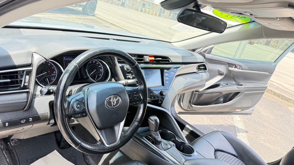 2019 Toyota Camry Image 16
