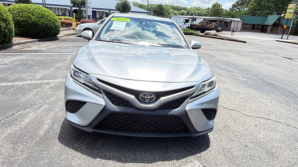 2019 Toyota Camry Image 18