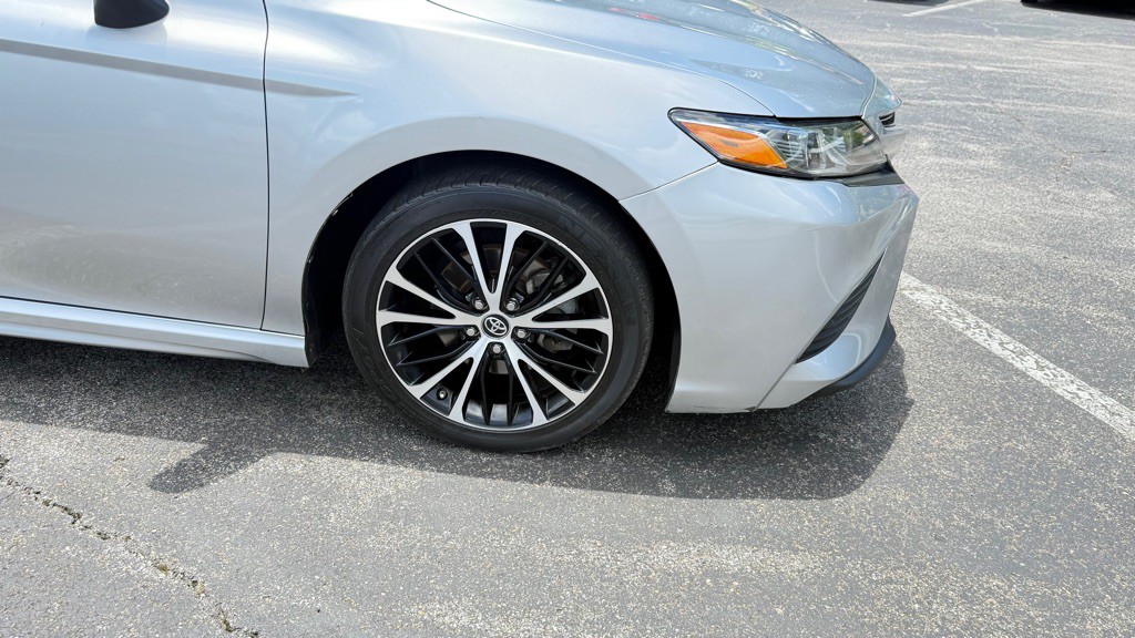 2019 Toyota Camry Image 19