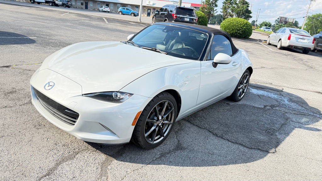 2016 Mazda MX-5 Miata Image 1