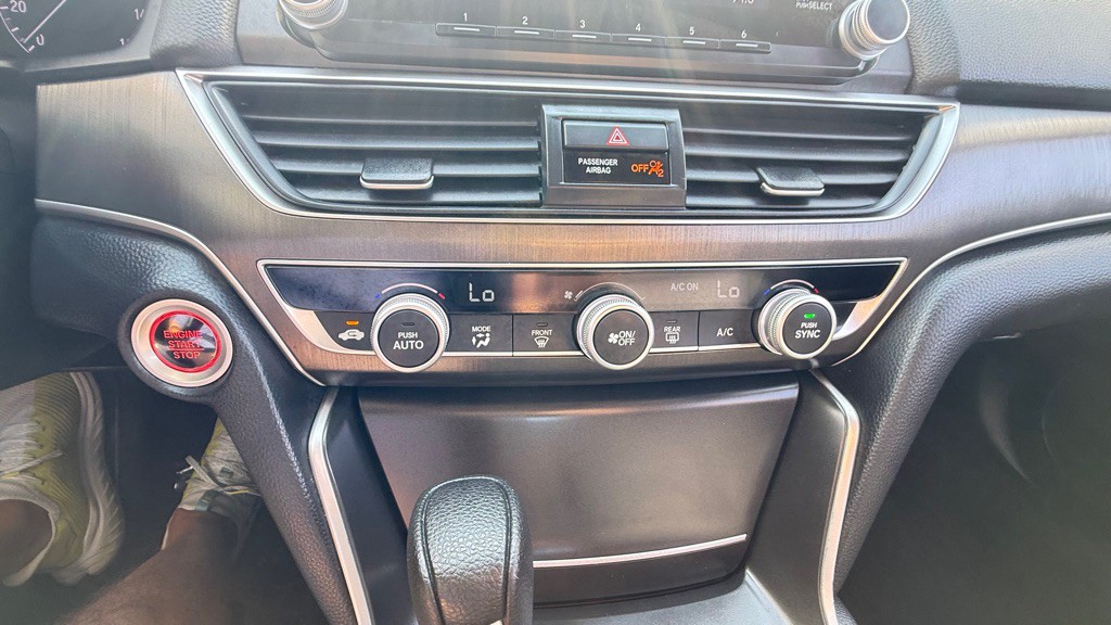 2019 Honda Accord Image 24