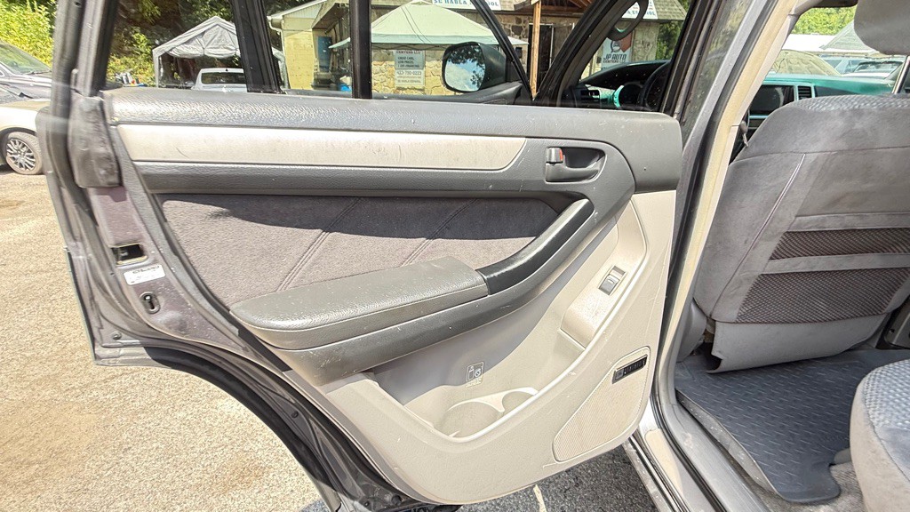 2004 Toyota 4Runner Image 14