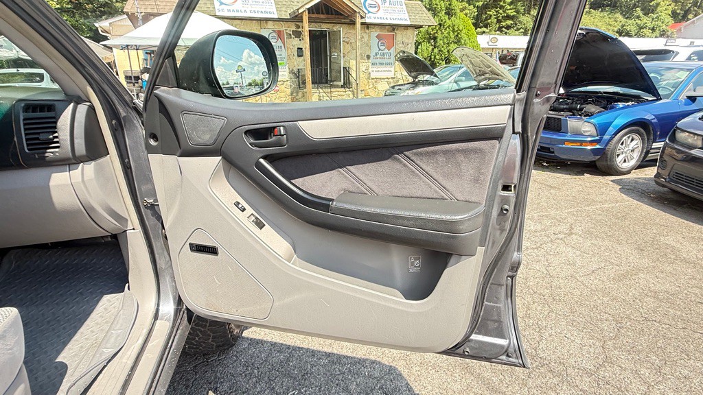 2004 Toyota 4Runner Image 24