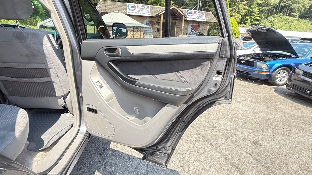 2004 Toyota 4Runner Image 25