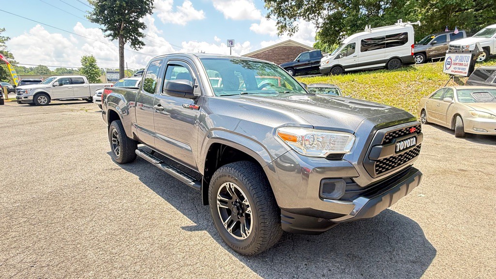 2018 Toyota Tacoma Image 2