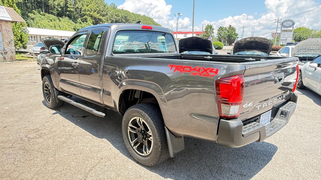 2018 Toyota Tacoma Image 5