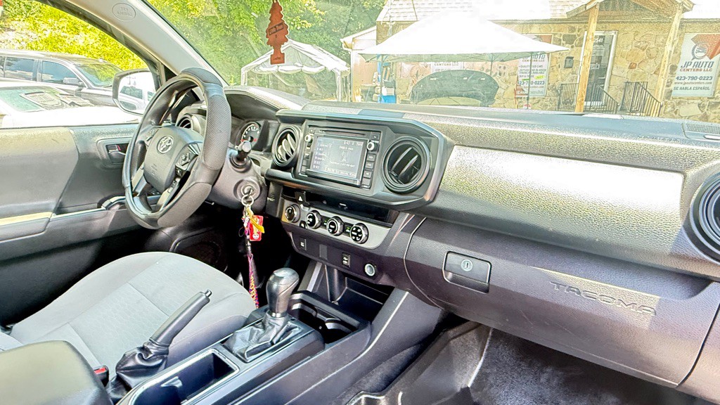 2018 Toyota Tacoma Image 10