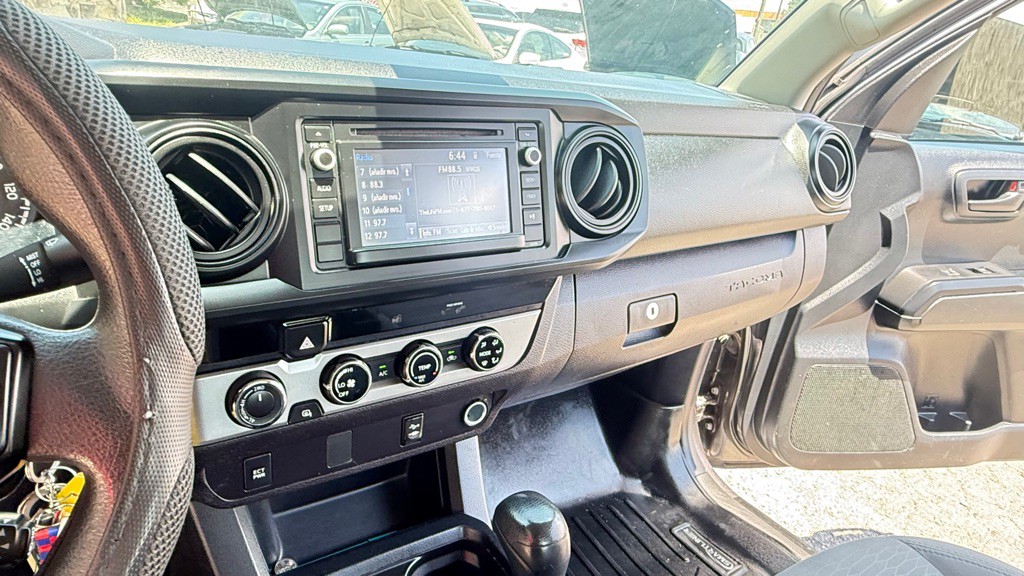 2018 Toyota Tacoma Image 15