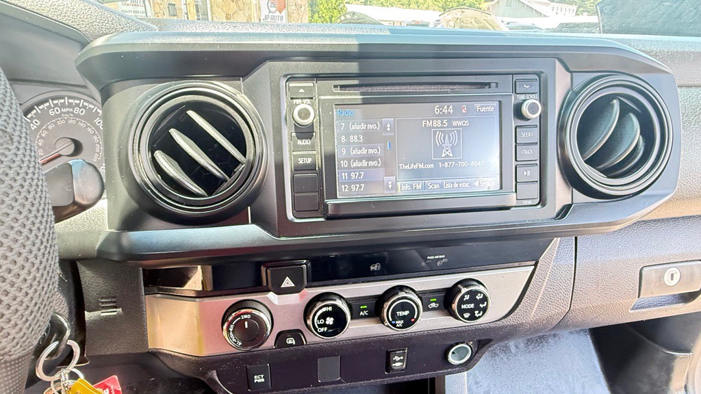 2018 Toyota Tacoma Image 16