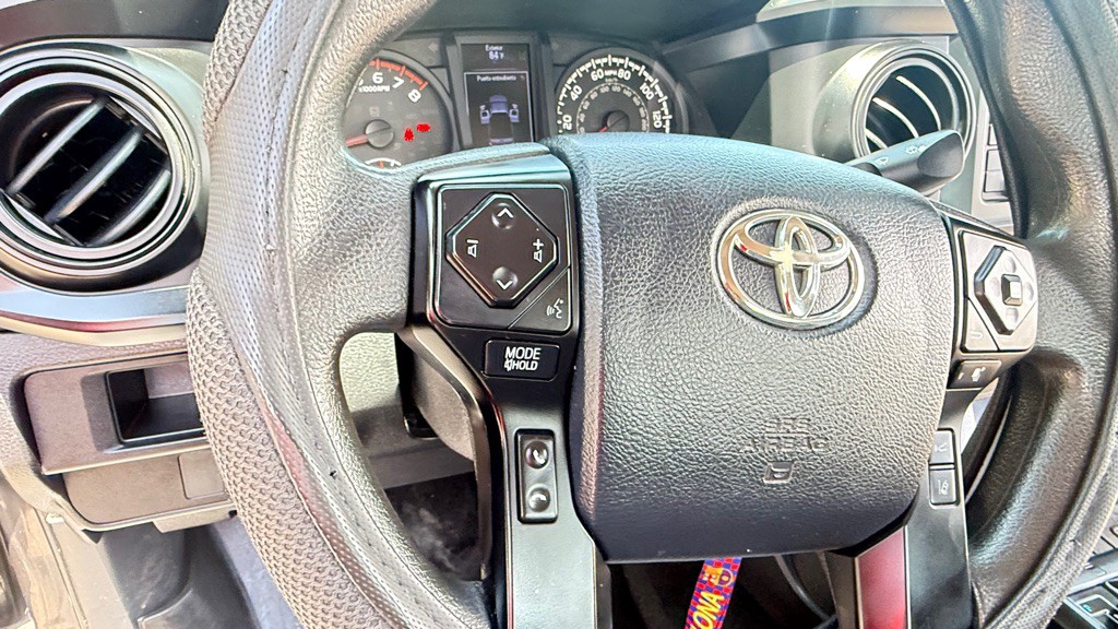2018 Toyota Tacoma Image 17
