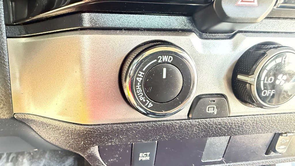 2018 Toyota Tacoma Image 18