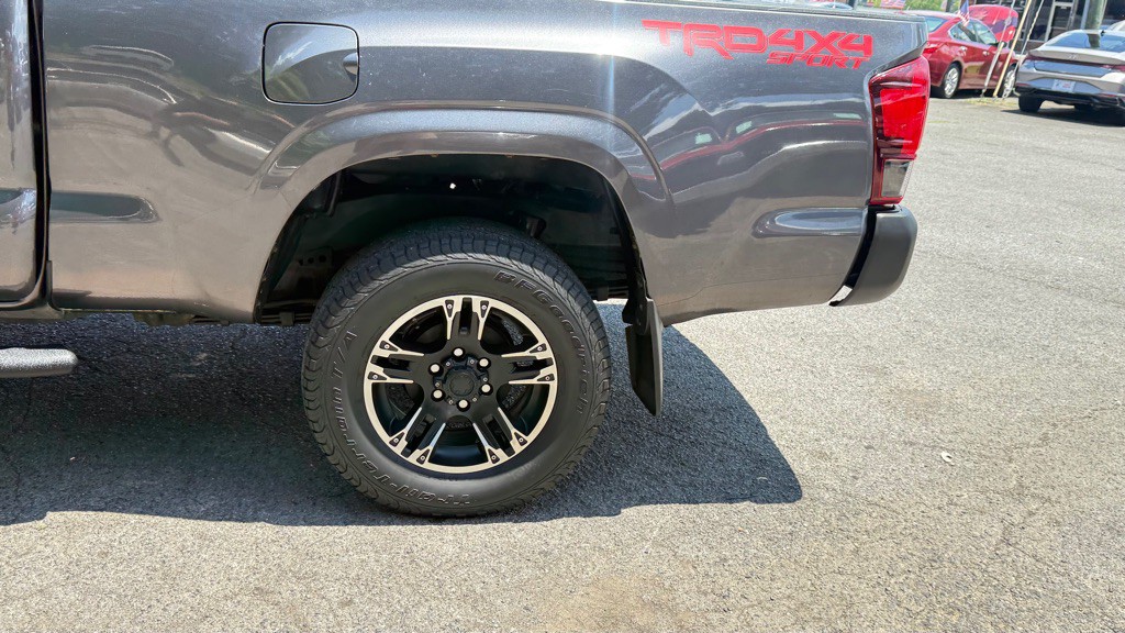 2018 Toyota Tacoma Image 21