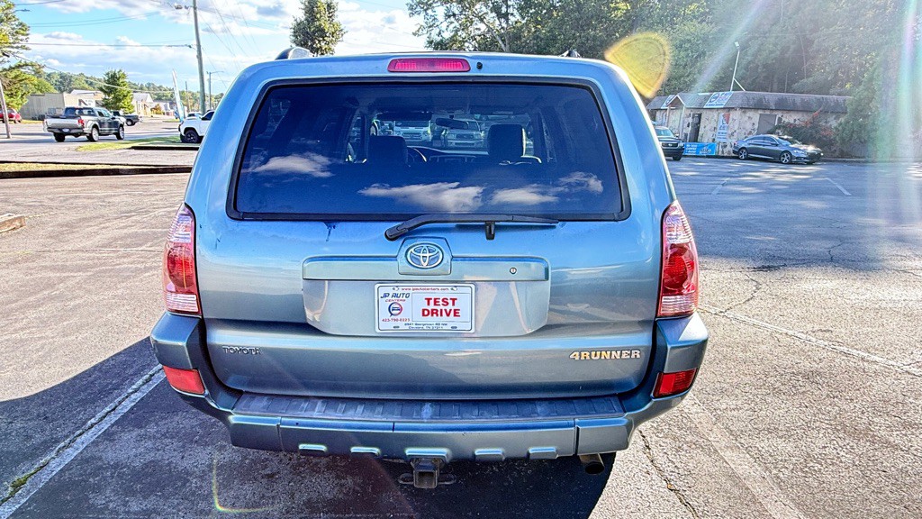 2005 Toyota 4Runner Image 28