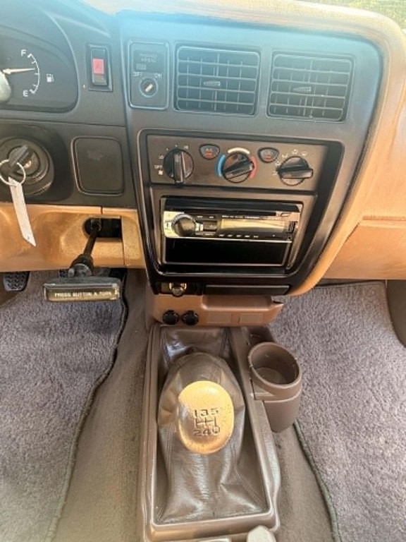 2004 Toyota Tacoma Image 8