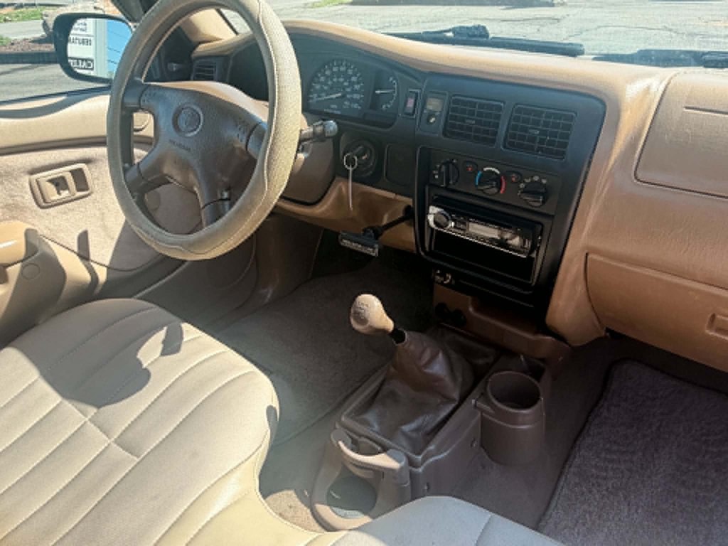 2004 Toyota Tacoma Image 9