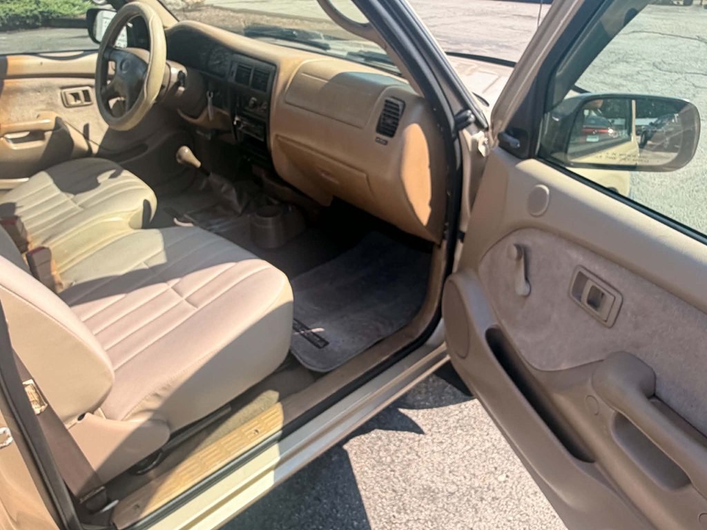 2004 Toyota Tacoma Image 11