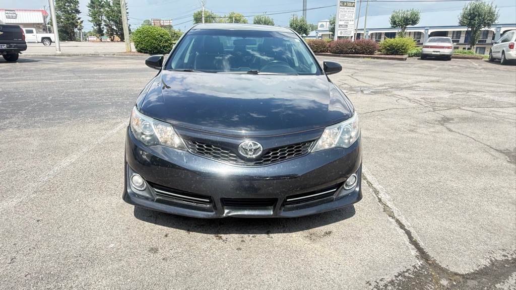 2013 Toyota Camry Image 2