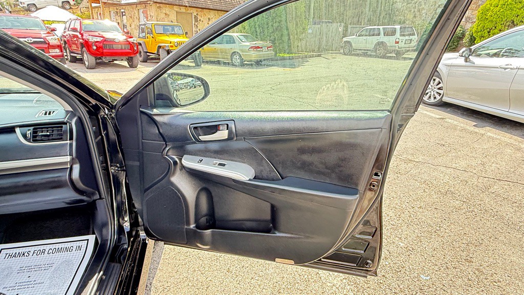 2013 Toyota Camry Image 24