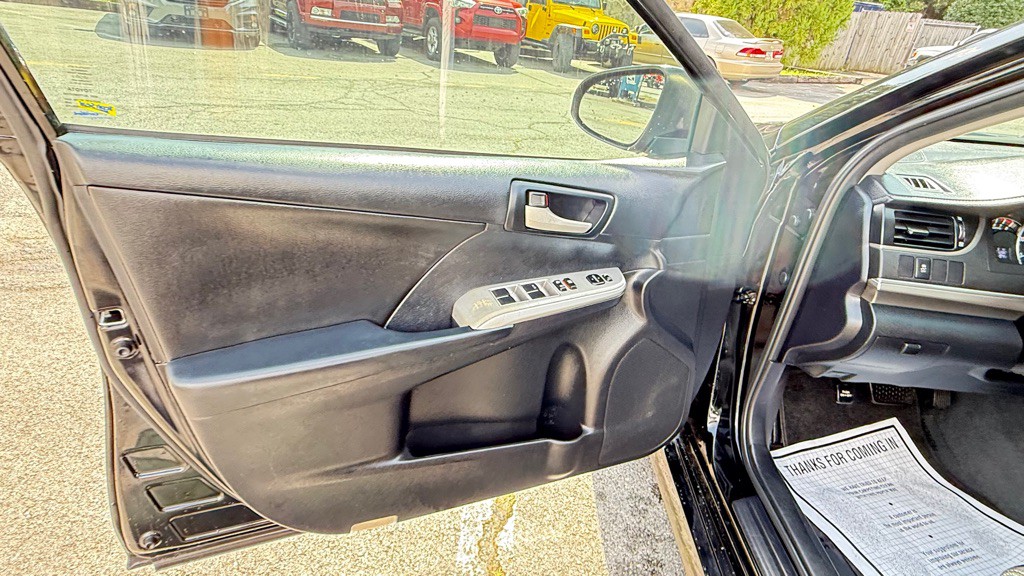 2013 Toyota Camry Image 26