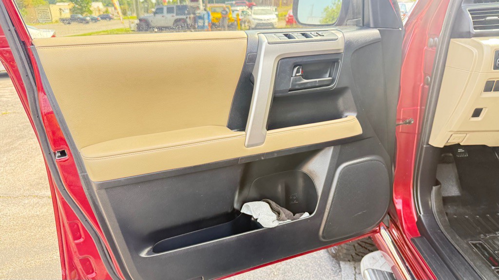 2010 Toyota 4Runner Image 29