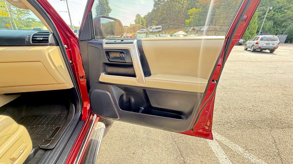 2010 Toyota 4Runner Image 33