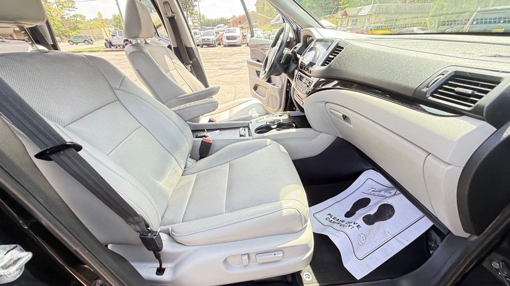 2017 Honda Pilot Image 16
