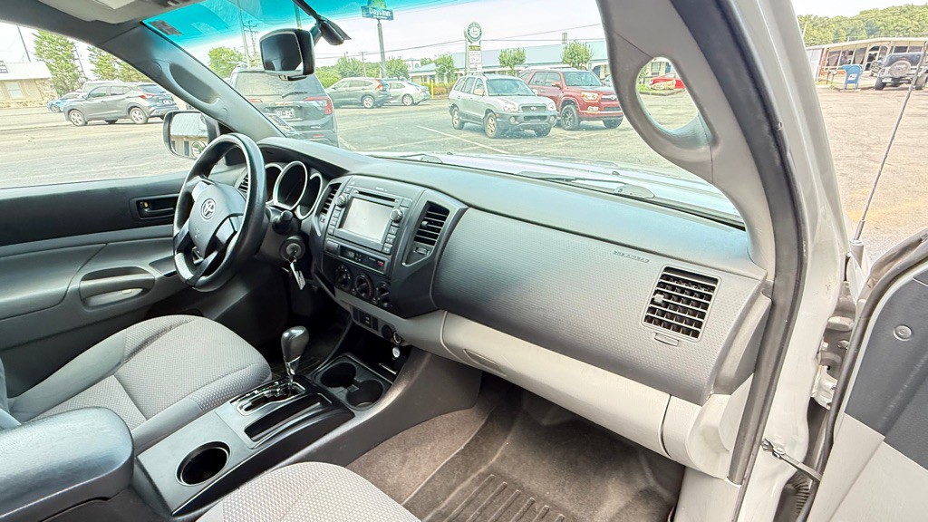 2013 Toyota Tacoma Image 8